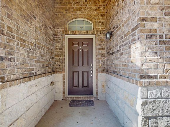 2nd image of 18322 Redoak Manor Ln
