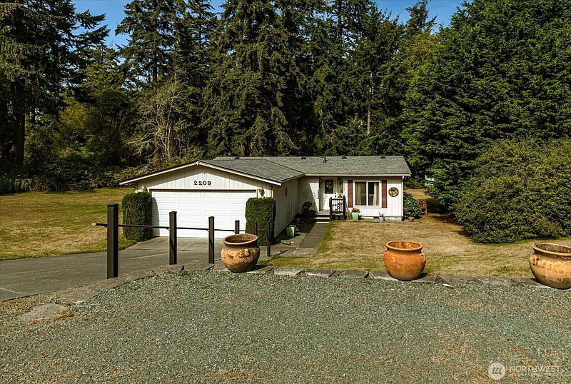 3rd image of 2209 Conniston Way