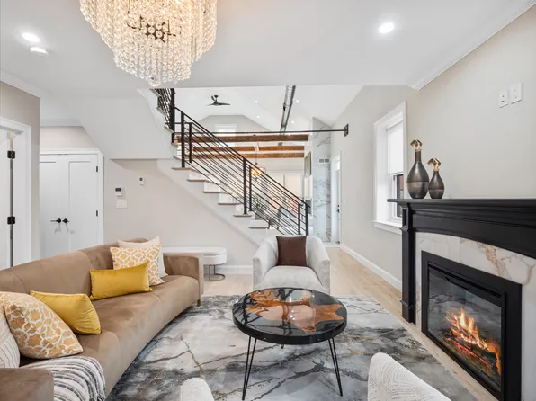 140 Middlesex St #3, Lowell, MA 01852