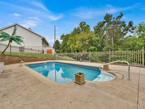 3rd image of 3171 Rosedale Dr