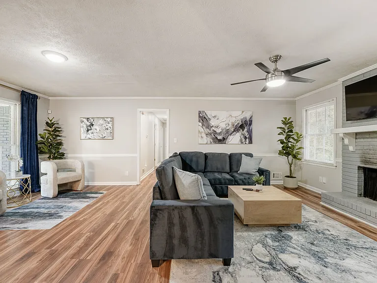 5767 Lanny Ln — Photo 3