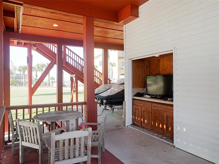 16619 Bayfront Dr — Photo 5