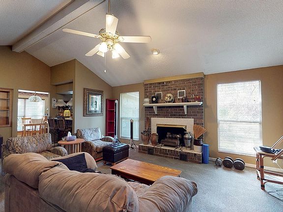 2nd image of 2446 Begonia Dr