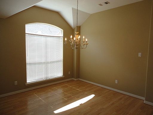 3rd image of 1329 Buxton Dr