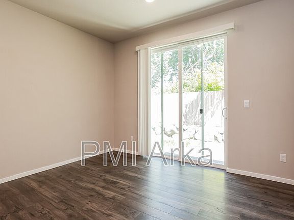 4th image of 10823 32nd St NE