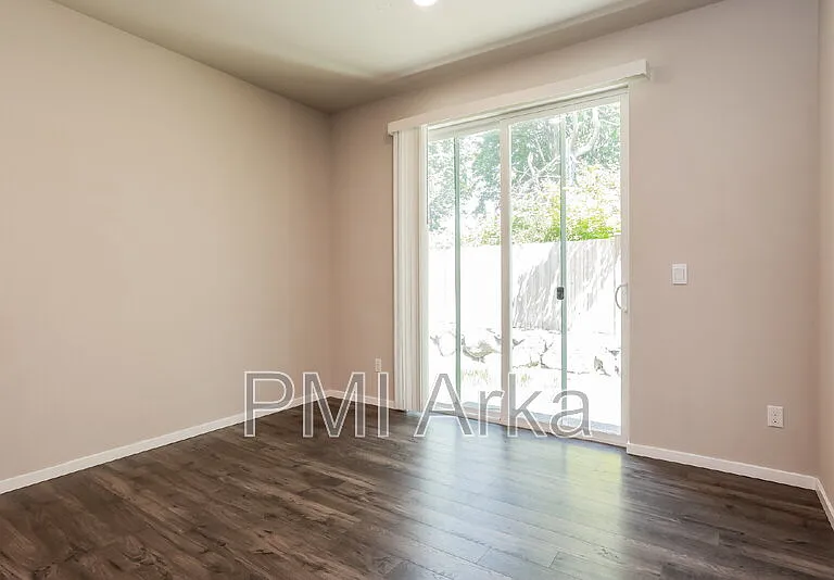 10823 32nd St NE — Photo 4
