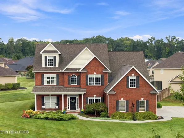 329 Silver Leaf Dr, Lenoir City, TN 37772