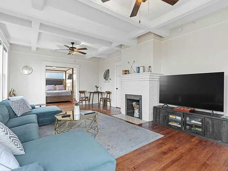 611 S Walnut St #1 — Photo 2
