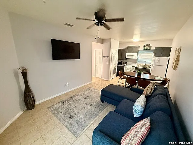 2 bed, 2.0 bath, 880 sqft, $1,500 — Photo 2