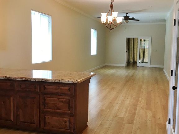2nd image of 75 San Antonio St