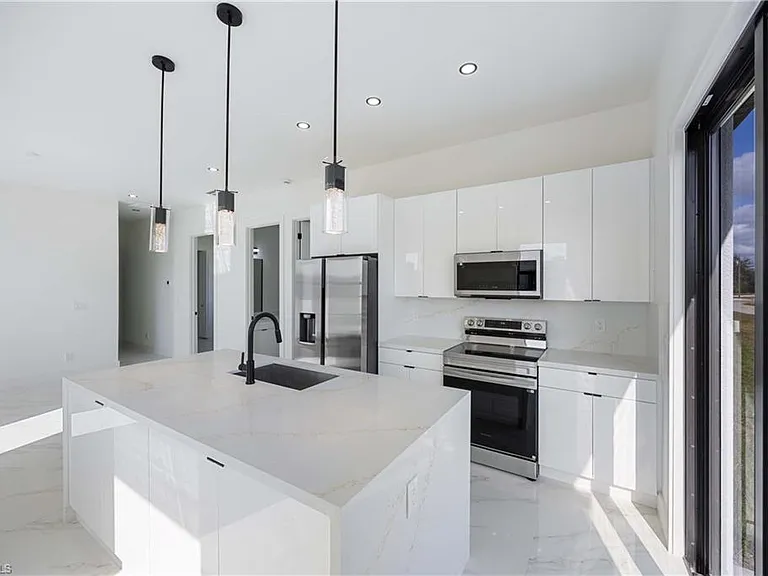 2700 49th St SW — Photo 11