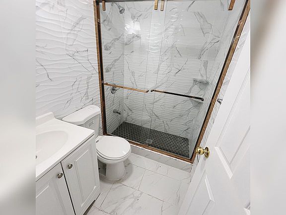5th image of 25-49 18th St #1RR