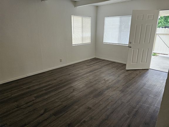 4th image of 2028 La Jolla Dr