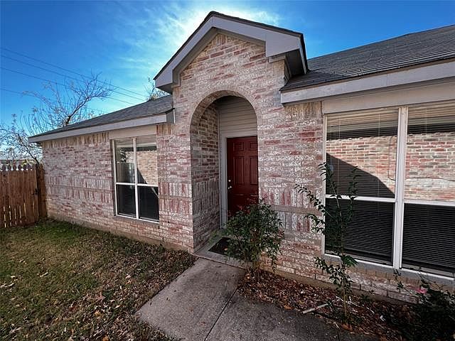 1st image of 2226 Brookview Dr