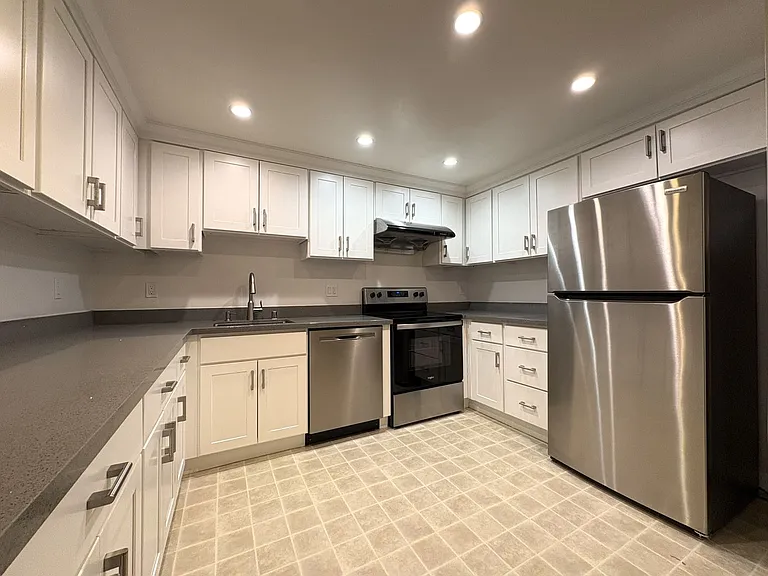 1031 Crestview Dr #205 — Photo 5