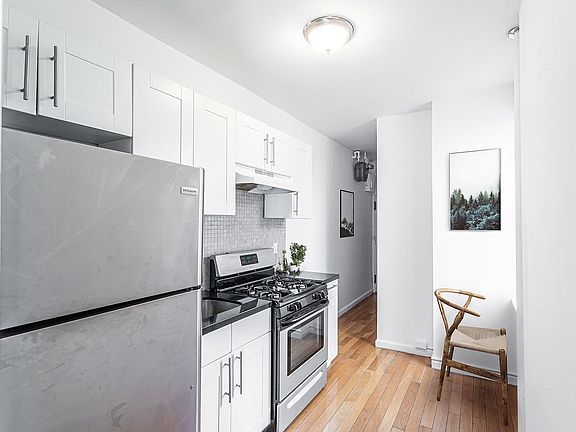 2nd image of 207 Madison St