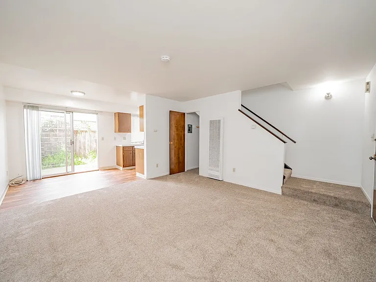 2509 Bartlett St — Photo 2
