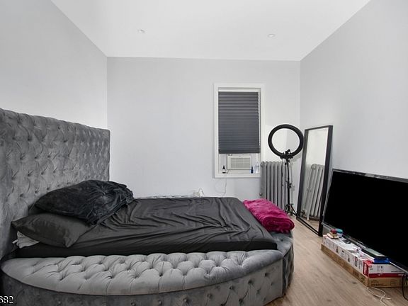 5th image of 167 Milford Ave