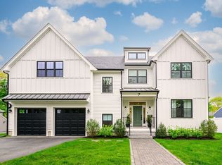 7 Phyllis Ln, Milton, MA 02186