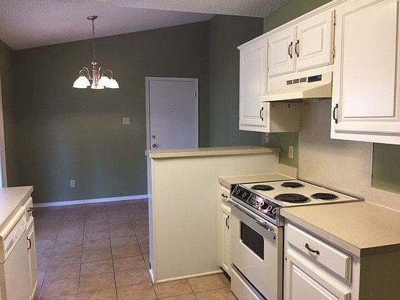 3rd image of 1112 Meadow Dr