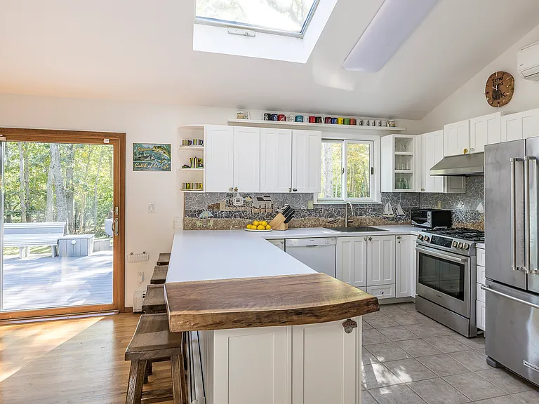 14 Edison Dr — Photo 3