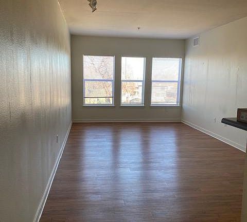 3rd image of 1830 Gaylord St APT 211