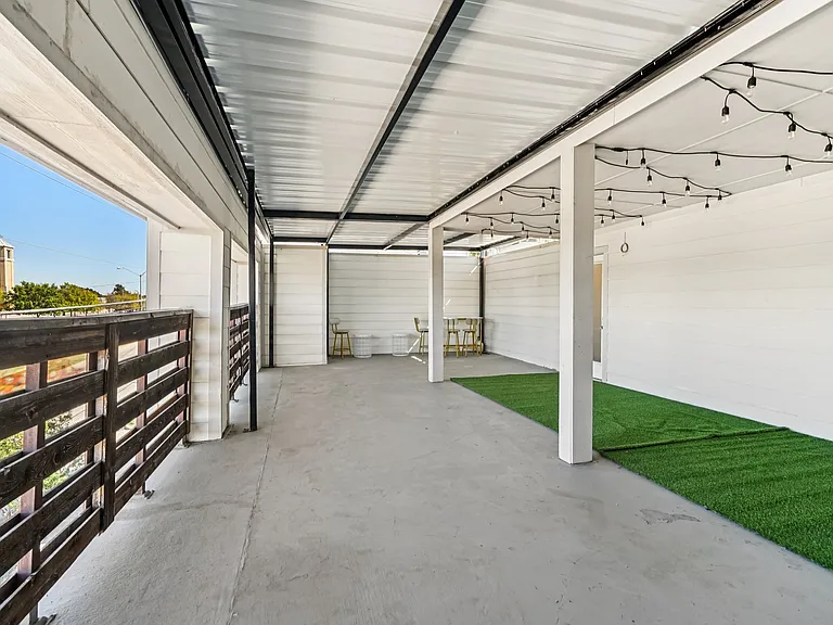 422 N Marlborough Ave — Photo 22