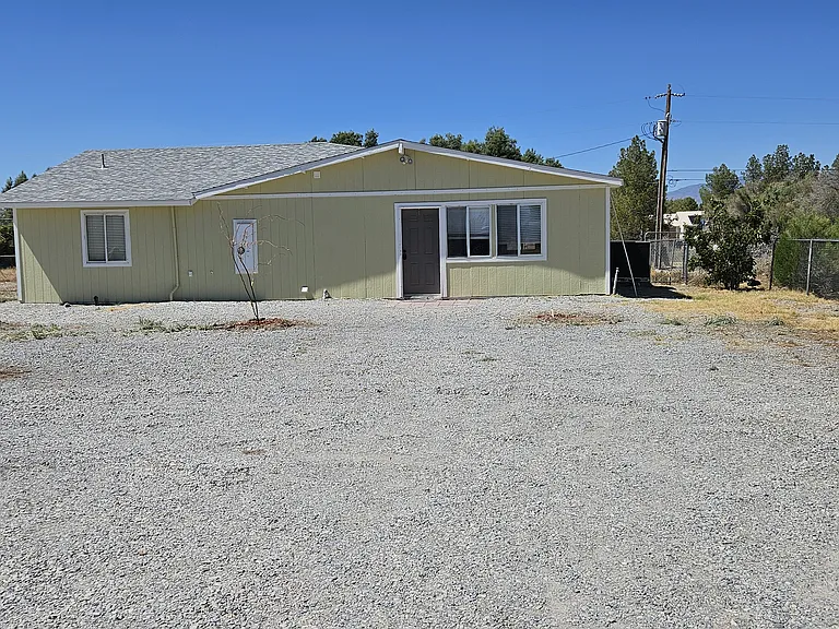1950 W Donner St #B — Photo 2