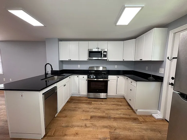 213 Dewitt Ave — Photo 6