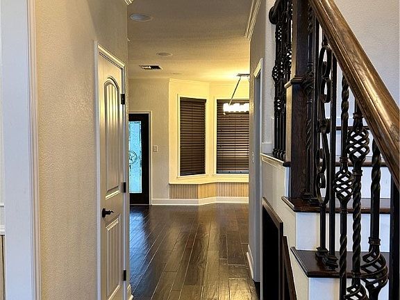 5th image of 301 Charleston Dr