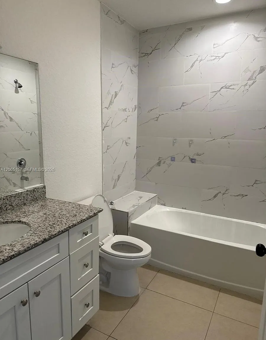 2 bed, 2.0 bath, 54083 sqft, $1,950 — Photo 2