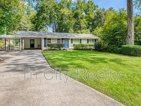 3rd image of 212 Hilltop Dr