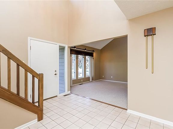 5th image of 49 Canterbury Trl