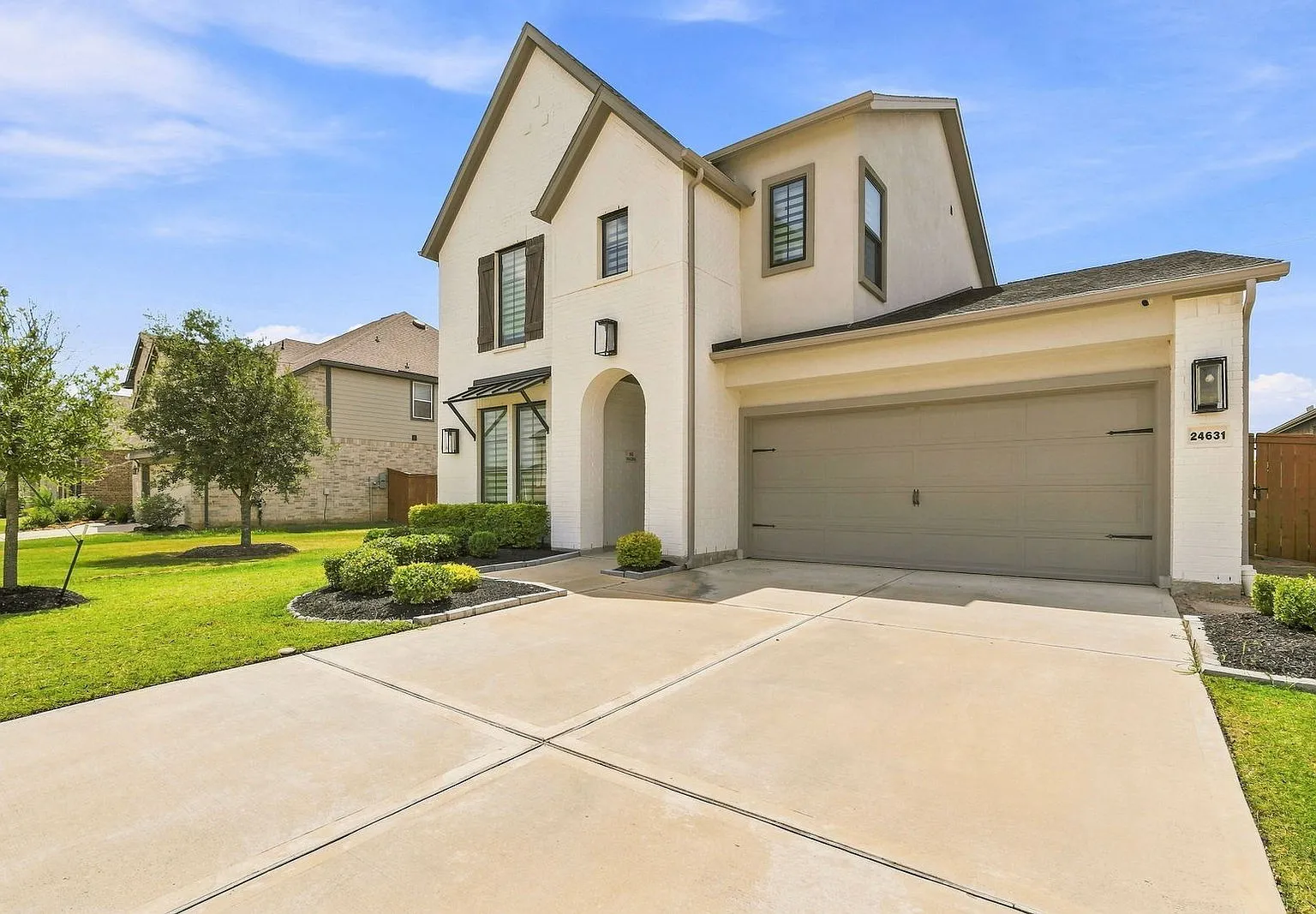 5 bed, 3.0 bath, 2545 sqft, $3,000 — Photo 2