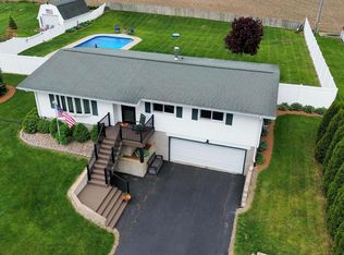 4 Geneva St, Mount Carroll, IL 61053