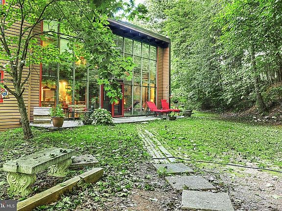 3rd image of 650 Hess Farm Rd