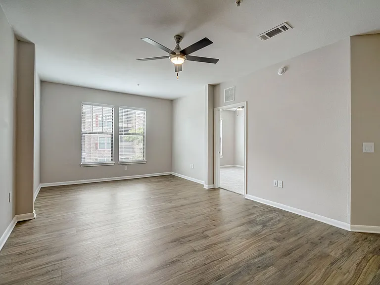 Las Brisas Apartments — Photo 125