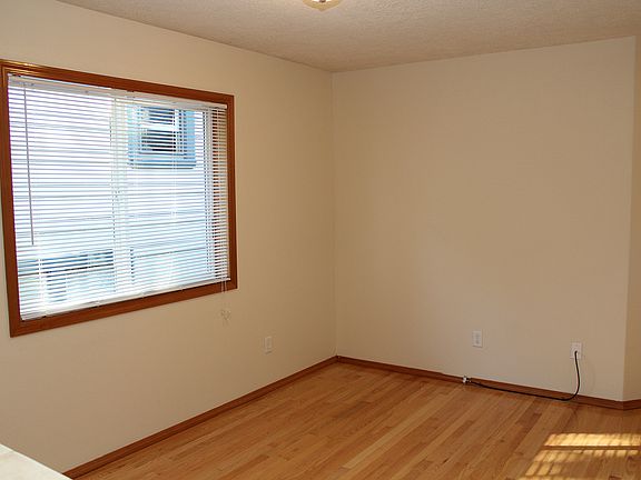 5th image of 52 NE Sacramento St APT A