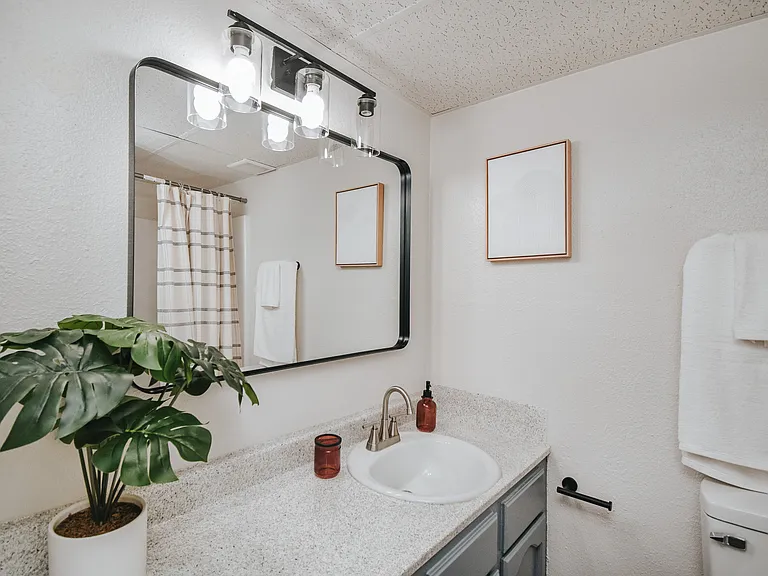 305 E Brazos St — Photo 5