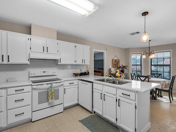 3rd image of 10152 Sugar Creek Cir