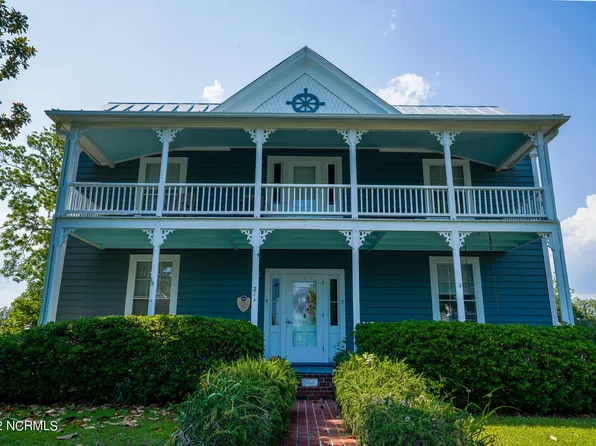 214 S Walnut Street, Swansboro, NC 28584