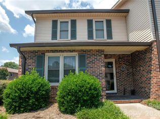 1330 5th St NE APT 131, Hickory, NC 28601