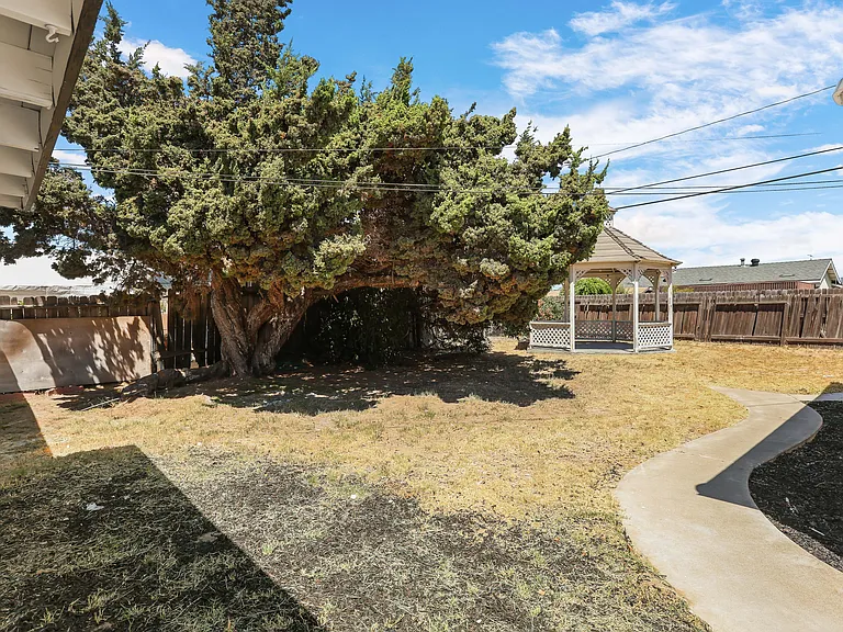 12662 Woodland Ln — Photo 46