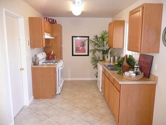 3rd image of 332 Bartlett Ave #5