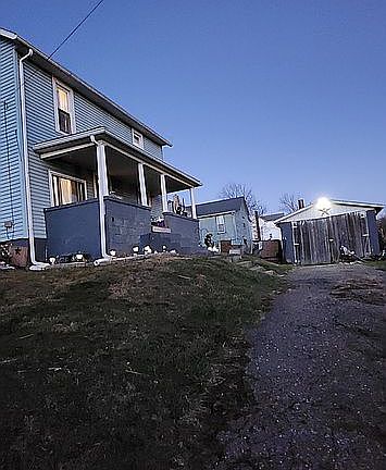 2nd image of 208 Pine Dewey Avenue St