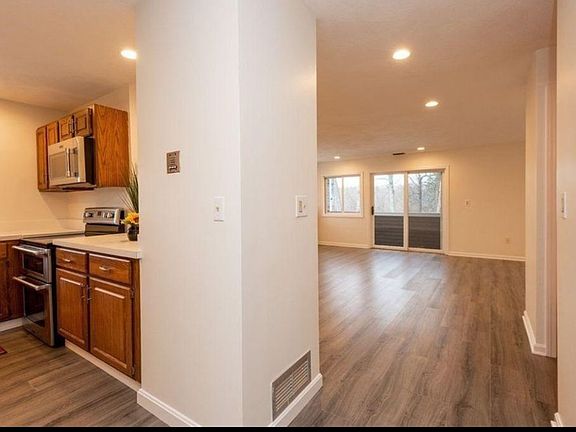 4th image of 400 Colonial Dr Unit 68