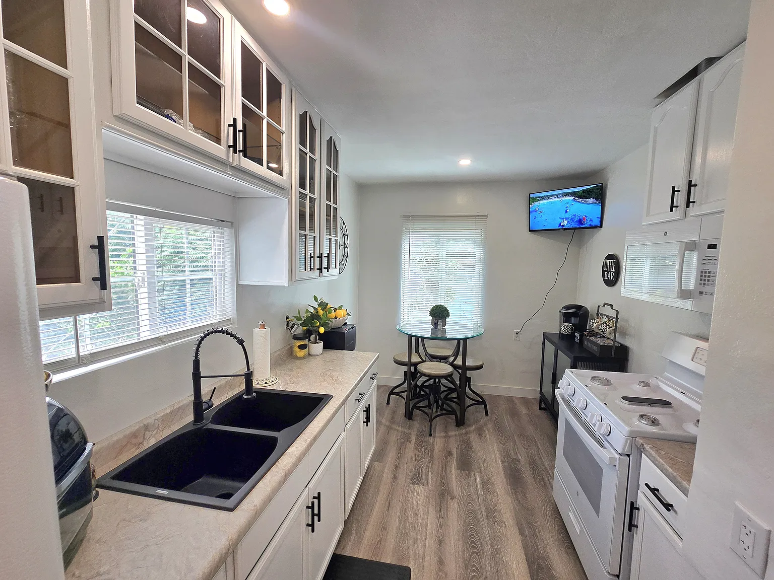 2 bed, 650 sqft, $1,975 — Photo 2