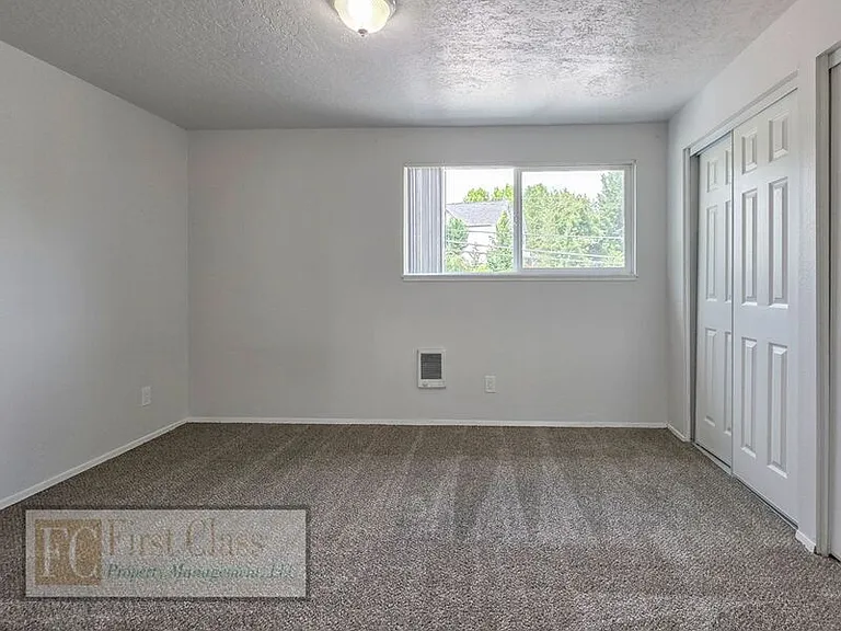 9555 SW Hall Blvd #4 — Photo 15