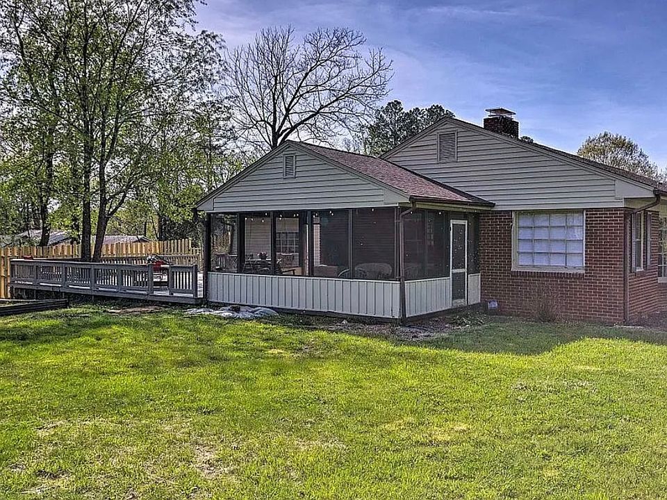 1st image of 915 Garden Ln