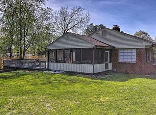 915 Garden Ln, Hendersonville, NC 28792